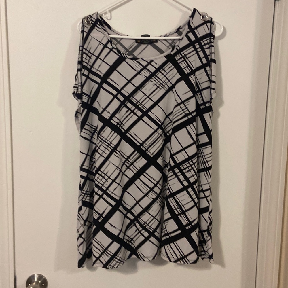 🌹- Women’s 2X top